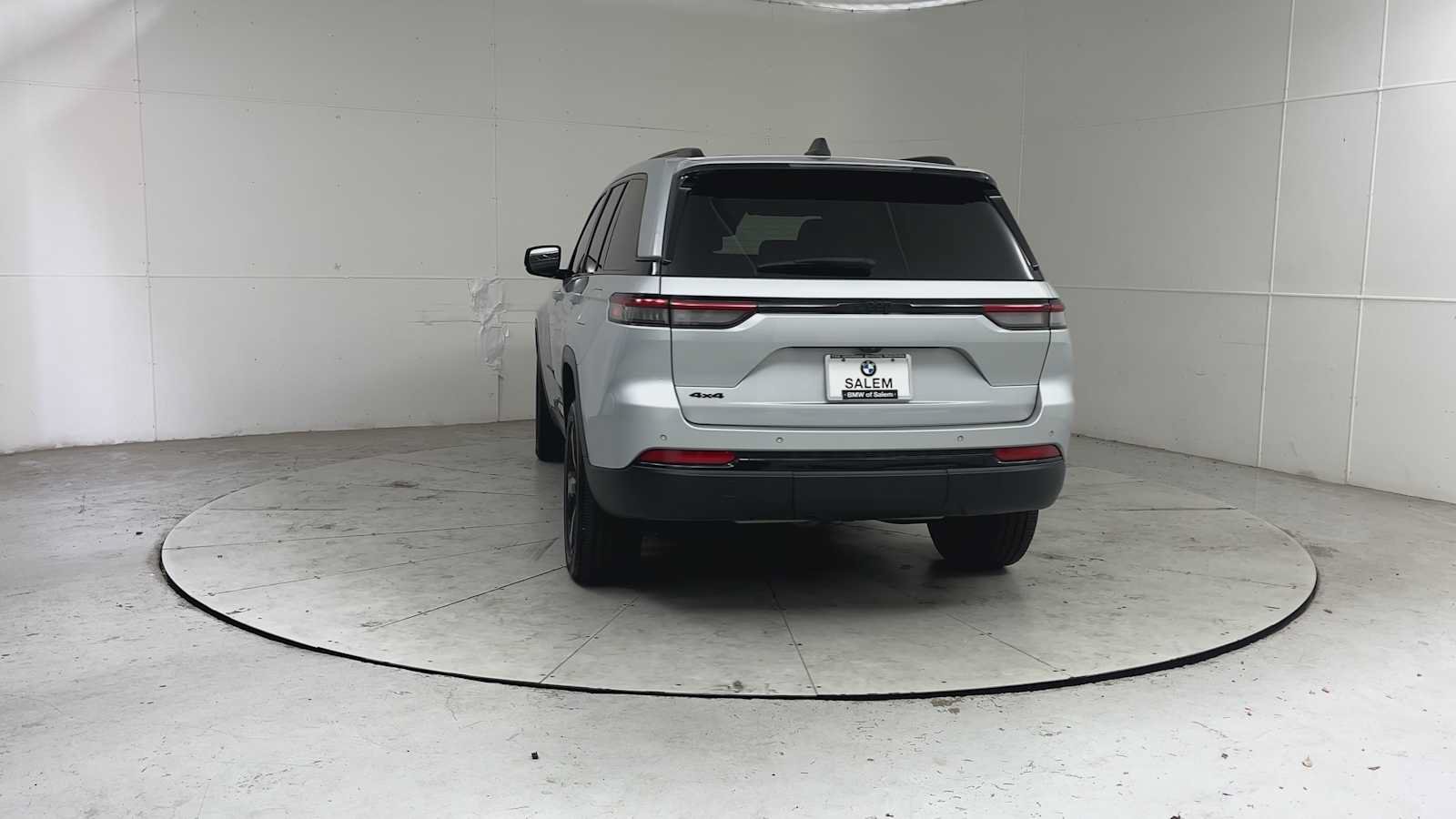 Used 2023 Jeep Grand Cherokee Altitude AWD/4WD image 9