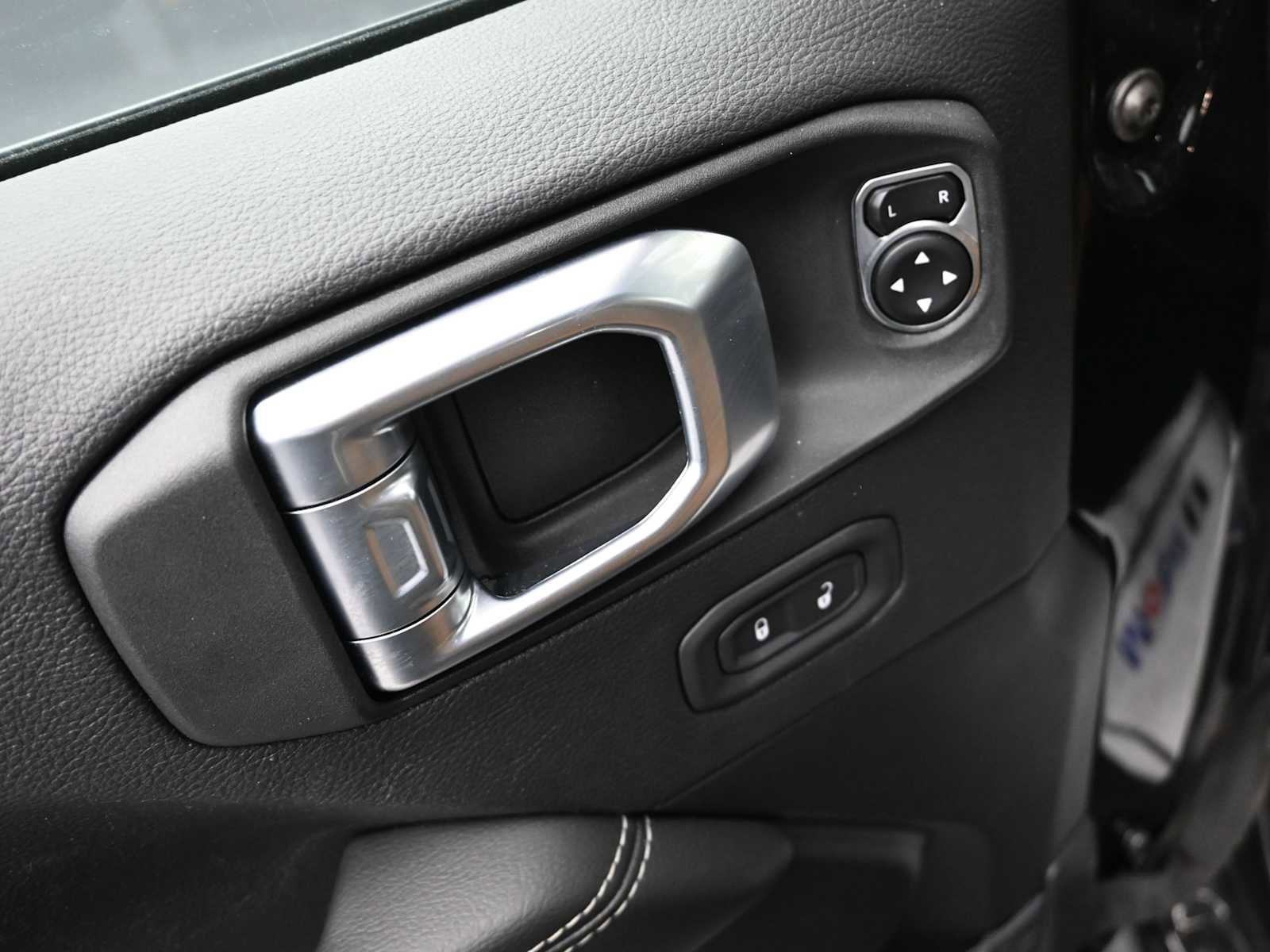 Used 2023 Jeep Wrangler Sahara w/ Cold Weather Group image 17