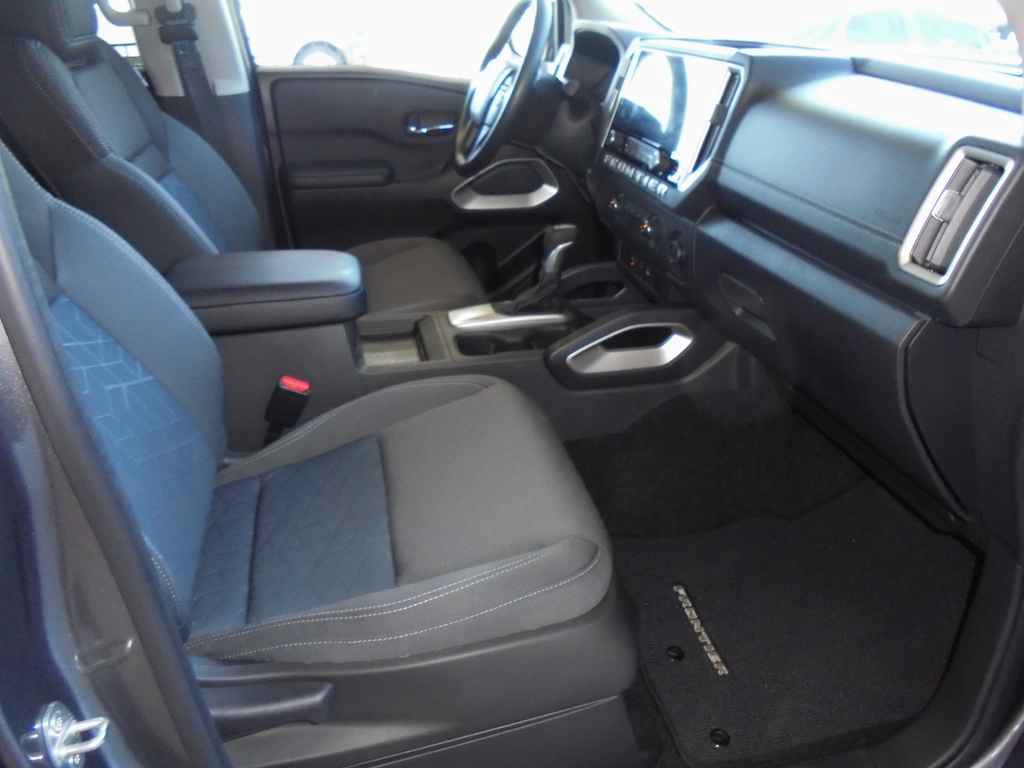 Used 2025 Nissan Frontier SV RWD image 8