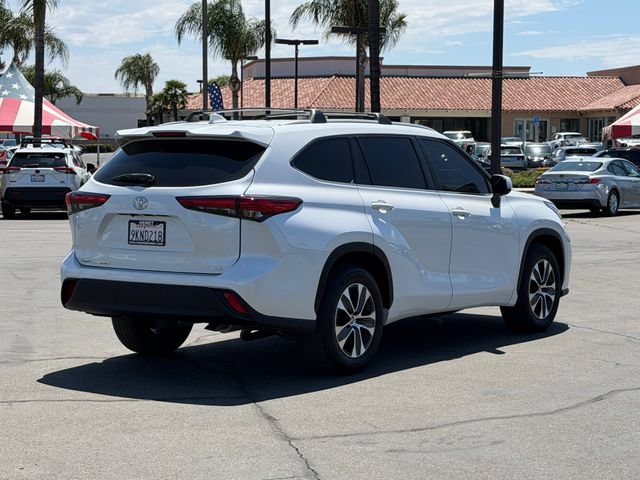 Used 2023 Toyota Highlander XLE FWD image 5