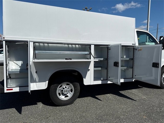 New 2025 Chevrolet Express 3500 w/ Power Convenience Package image 5