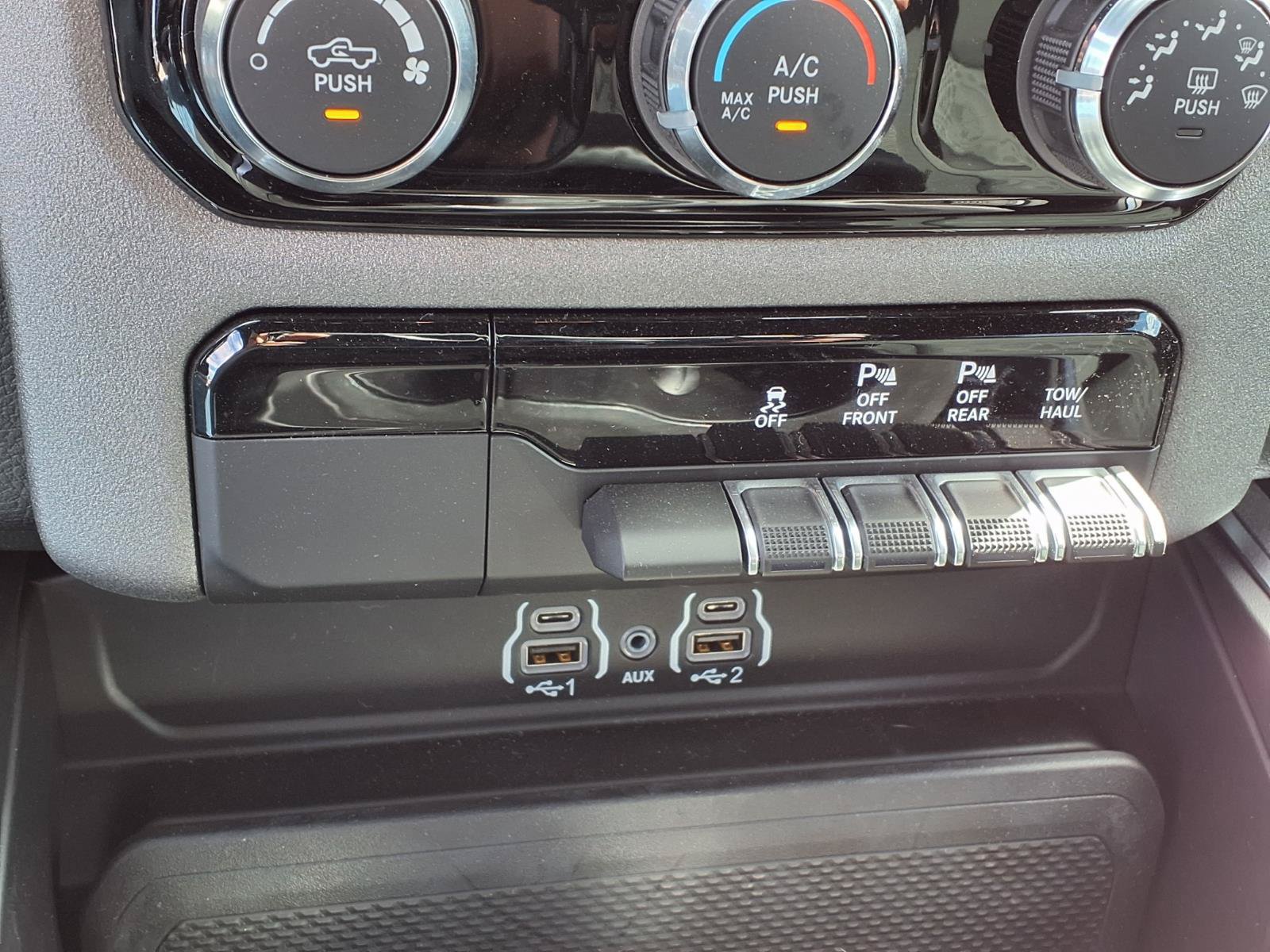 New 2027 RAM 1500 Express AWD/4WD image 19