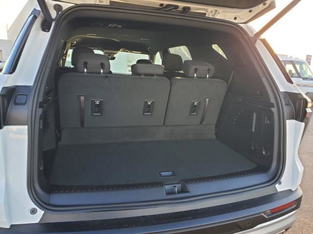 New 2026 Chevrolet Traverse LT w/ Driver Confidence Package image 9