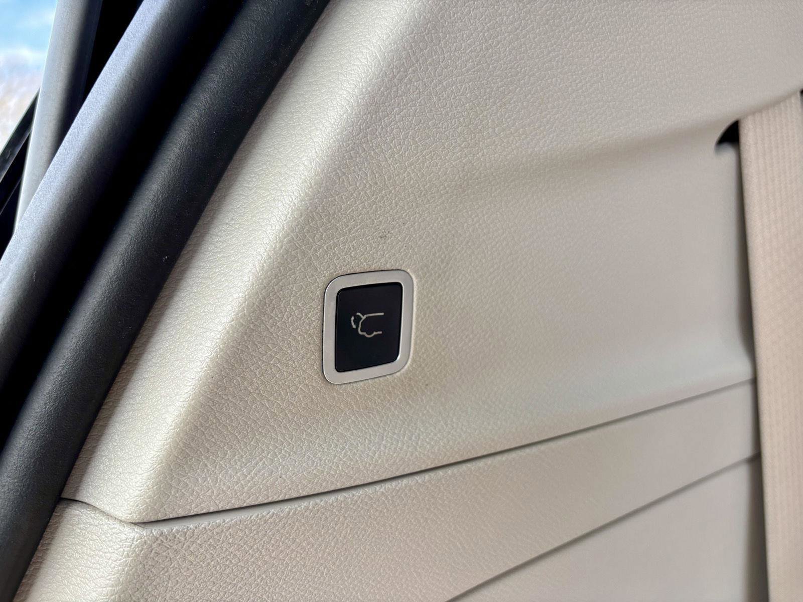 Used 2018 Chrysler Pacifica Touring-L Plus image 17