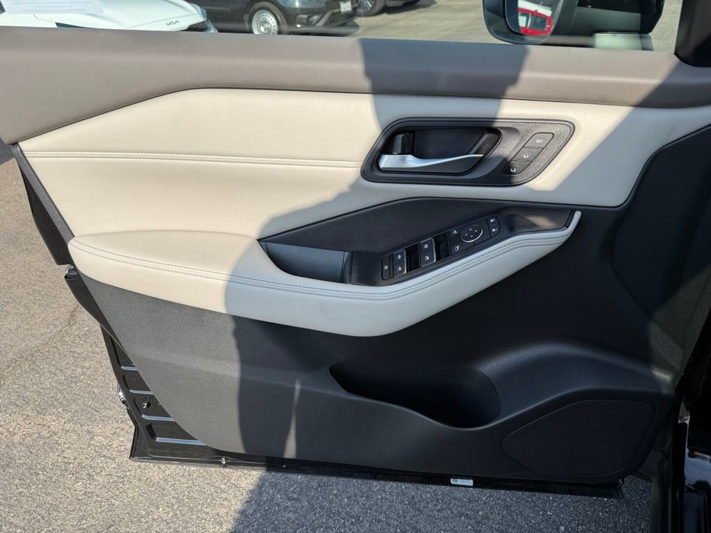 Used 2023 Nissan Rogue SL w/ SL Premium Package image 20