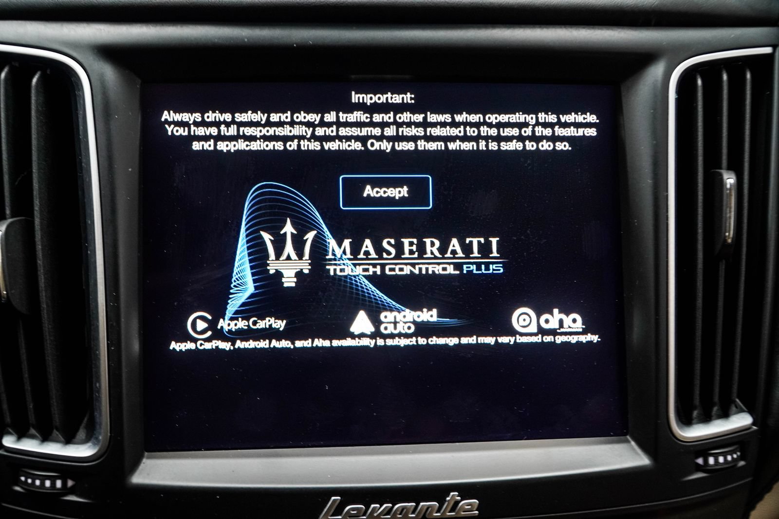 Used 2017 Maserati Levante w/ Luxury Package AWD/4WD image 21