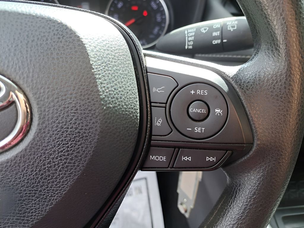 Used 2021 Toyota RAV4 LE image 19