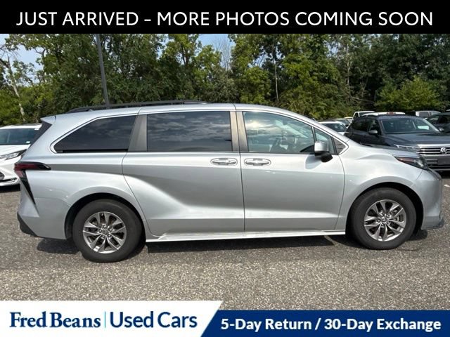 Used 2023 Toyota Sienna XLE w/ XLE Plus Package AWD/4WD image 11