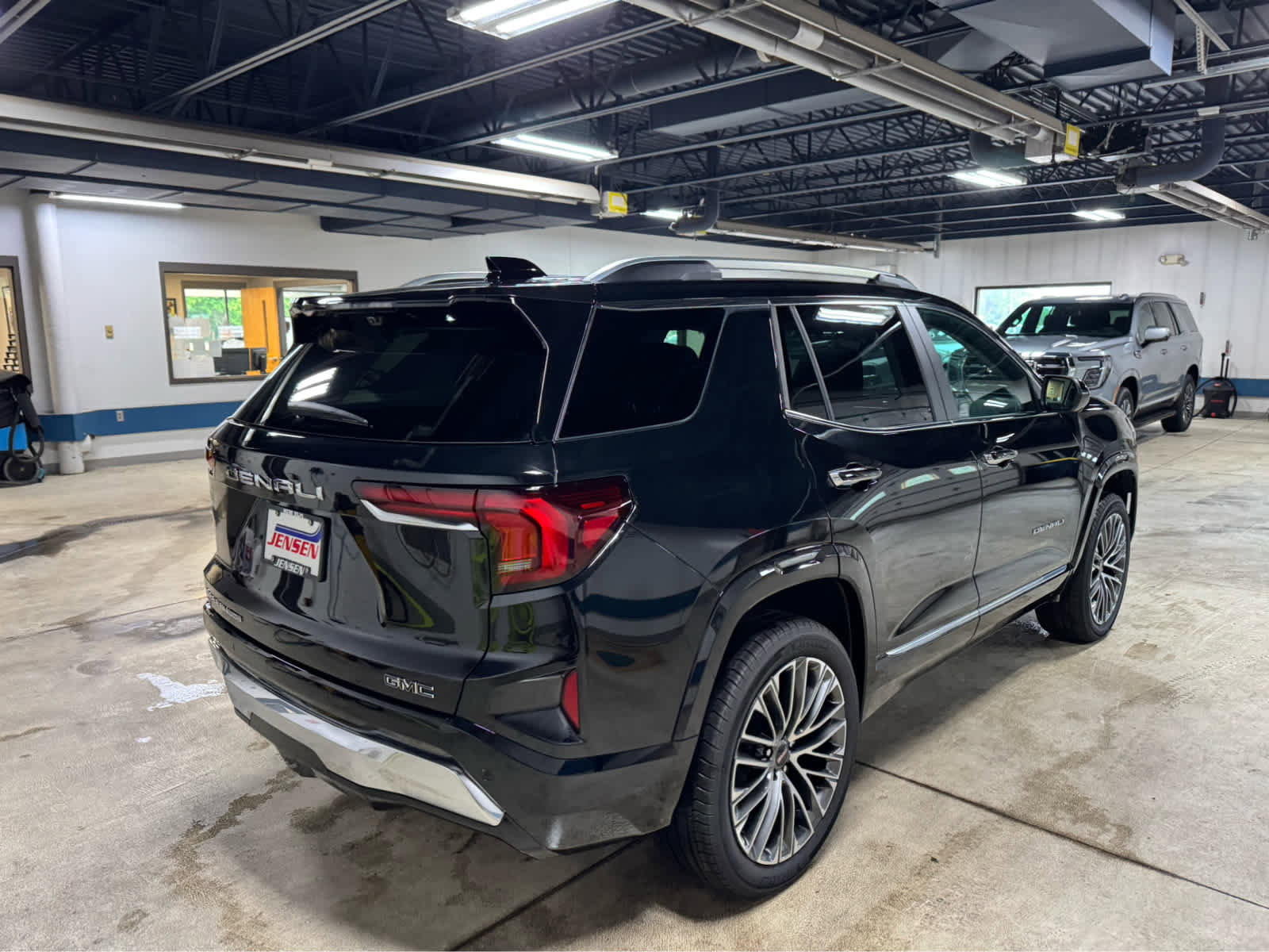 New 2026 GMC Terrain Denali w/ LPO, Black Badging Package image 4