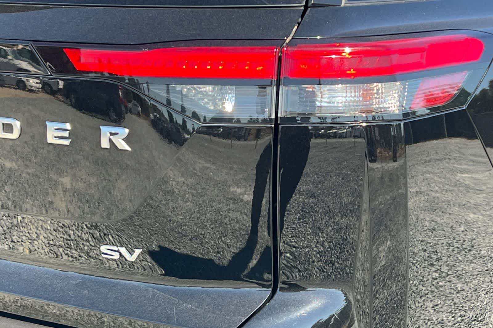 Certified 2024 Nissan Pathfinder SV FWD image 17