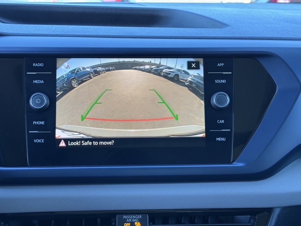 Used 2023 Volkswagen Taos SE w/ Panoramic Sunroof Package image 19