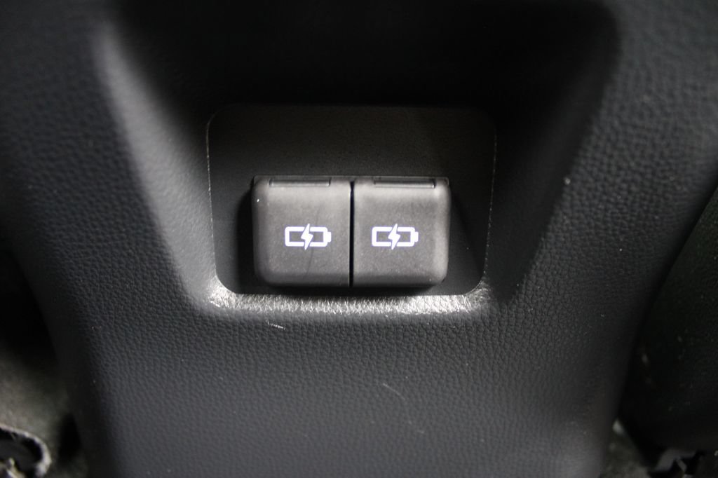 Used 2022 Toyota RAV4 SE w/ Weather & Moonroof Package AWD/4WD image 13