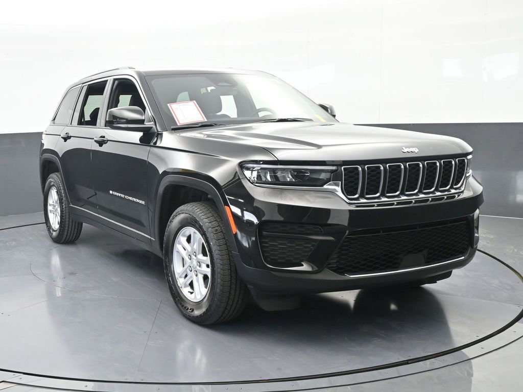 Used 2025 Jeep Grand Cherokee Laredo image 9