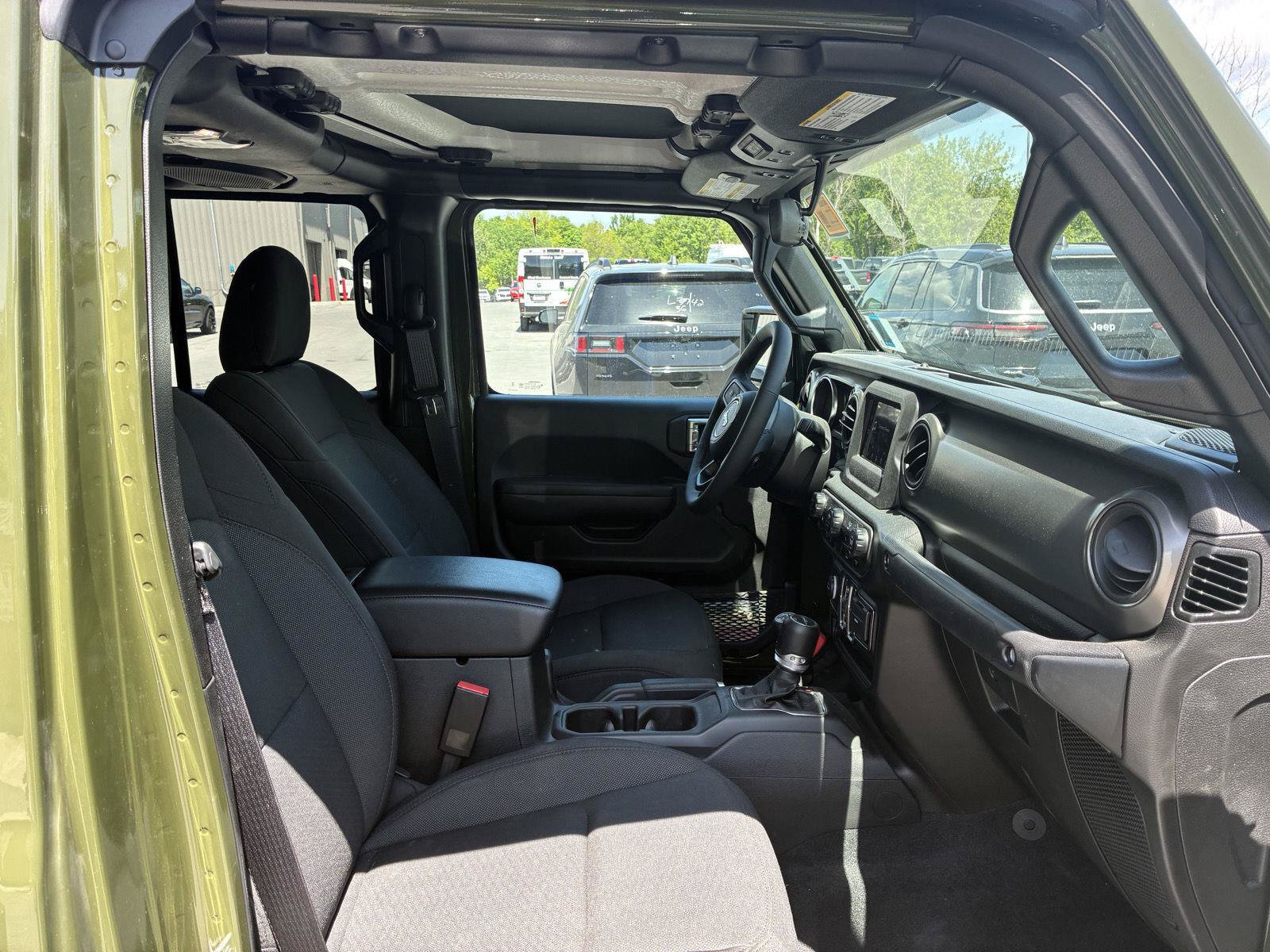 New 2023 Jeep Gladiator Sport AWD/4WD image 17