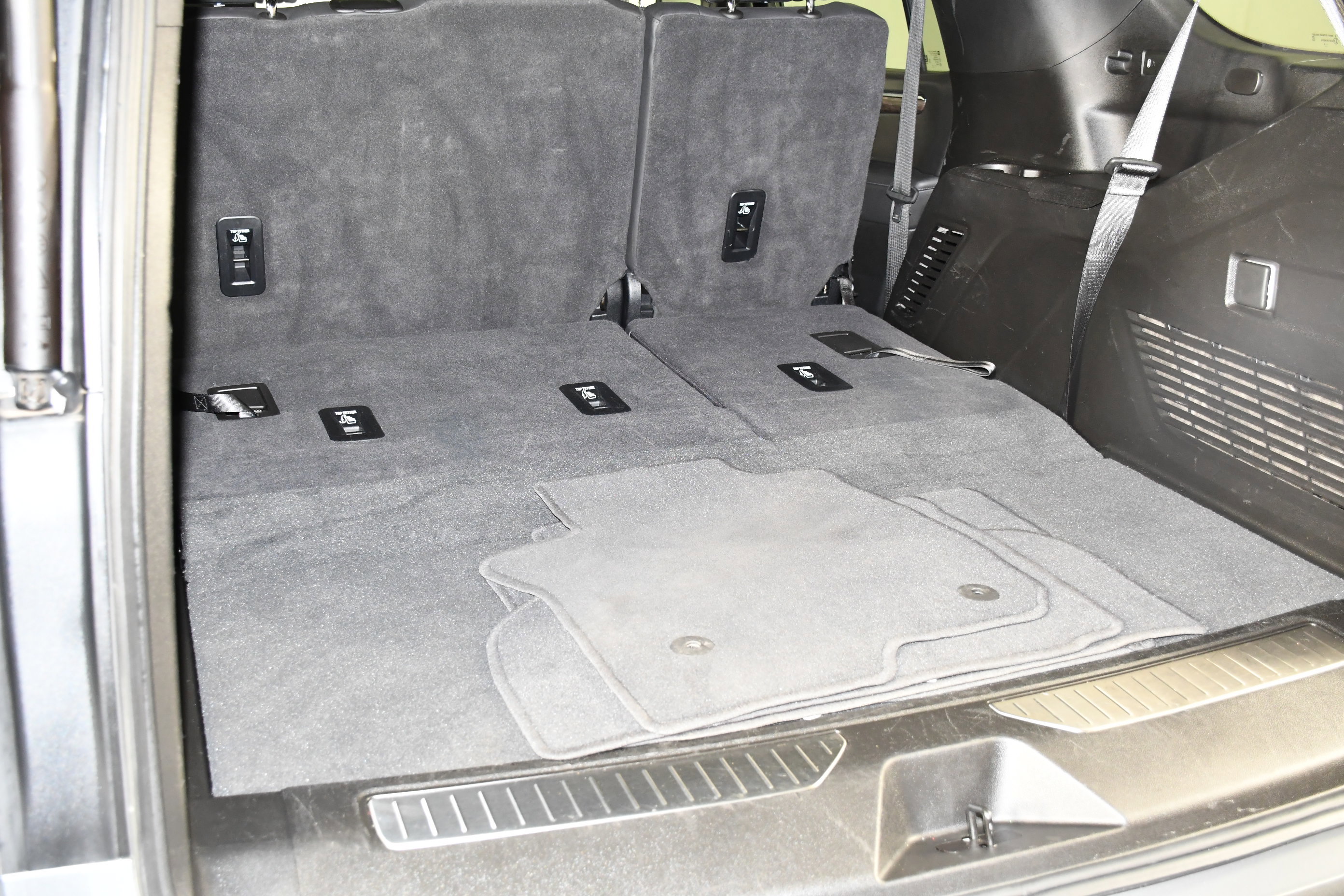Used 2025 Chevrolet Tahoe Z71 AWD/4WD image 34