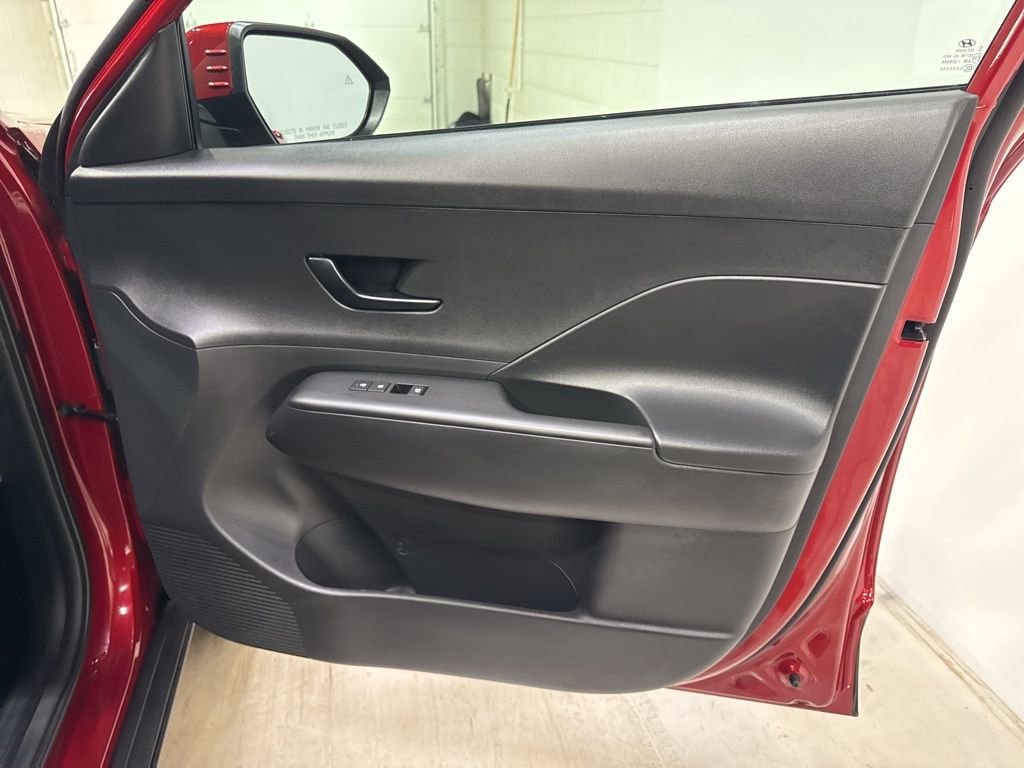 Used 2025 Hyundai Kona SEL image 39