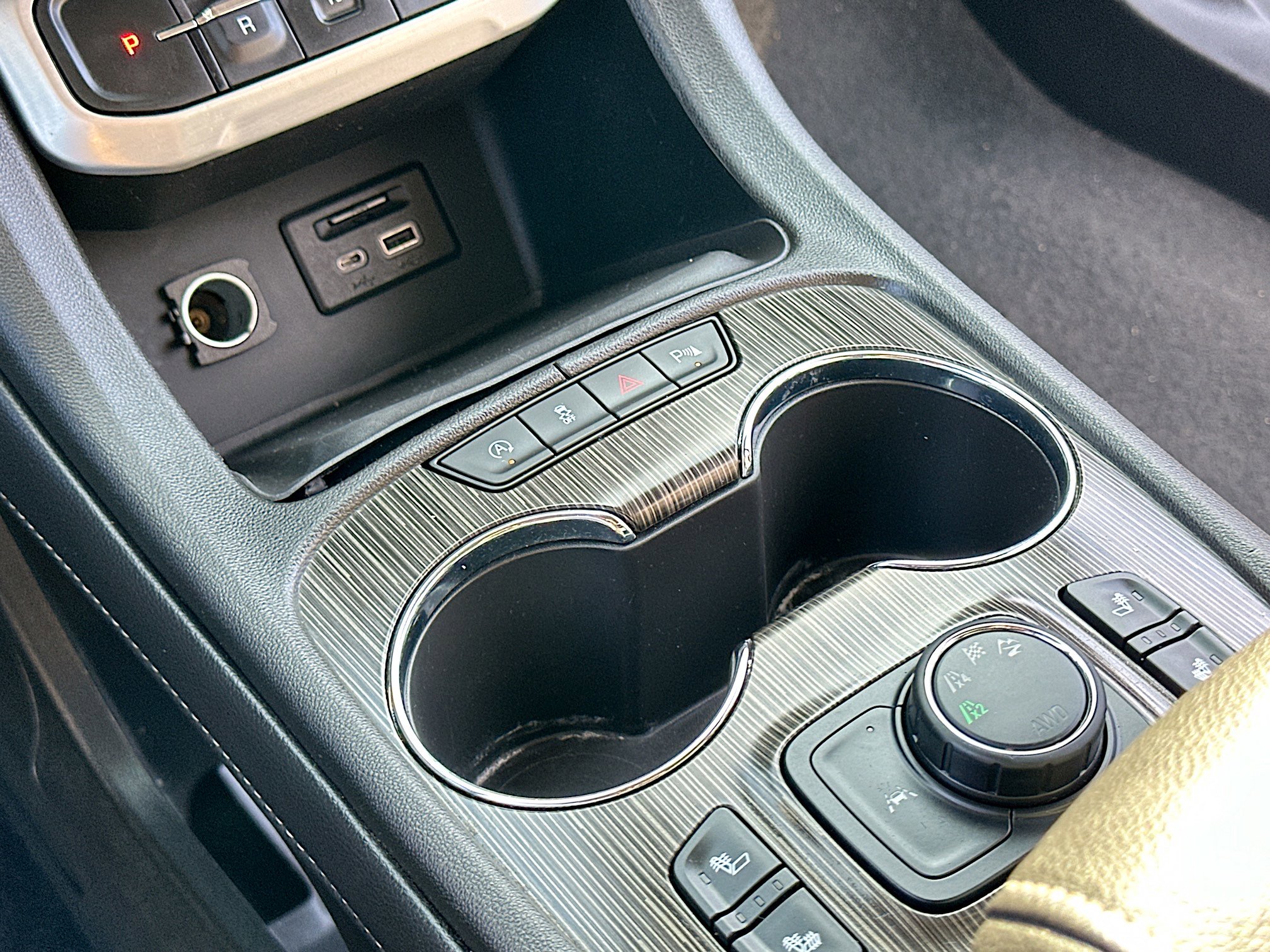 Used 2023 GMC Acadia SLT image 11