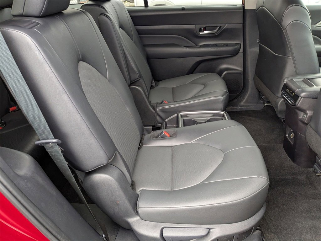 Used 2025 Toyota Grand Highlander AWD image 35