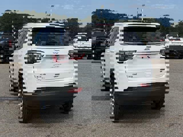 Used 2022 Jeep Compass Latitude w/ Sun and Sound Group image 6