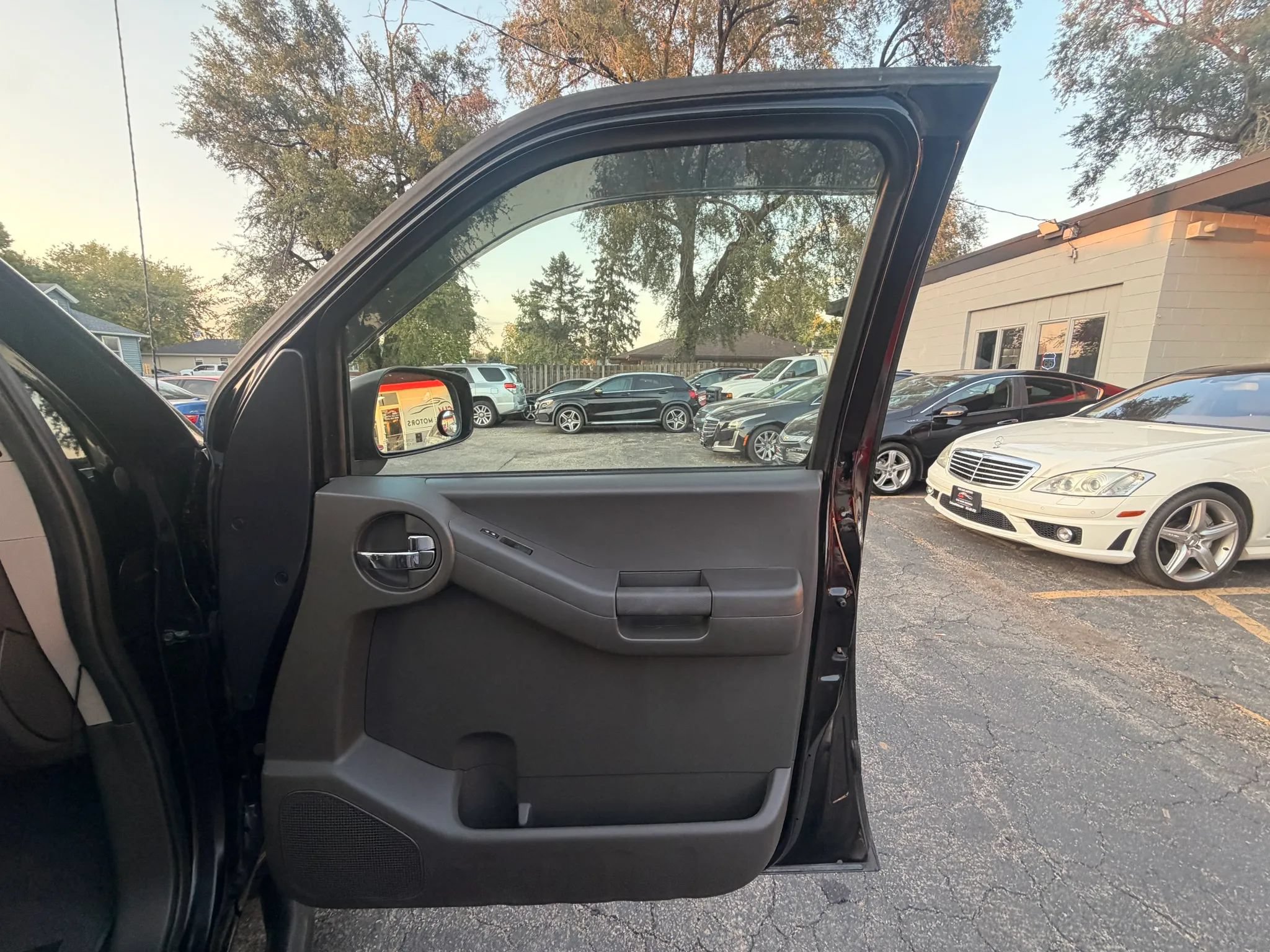 Used 2013 Nissan Xterra PRO-4X w/ Pro-4x Leather Pkg AWD/4WD image 22