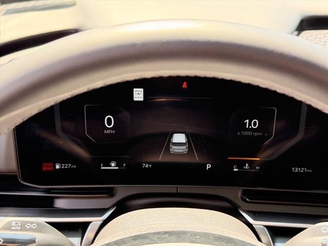 Used 2025 Kia Carnival SX w/ SX Dark Edition Package FWD image 24
