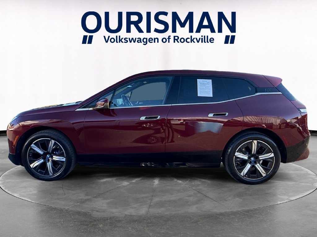 Used 2024 BMW iX xDrive50 w/ Sport Package AWD/4WD image 3