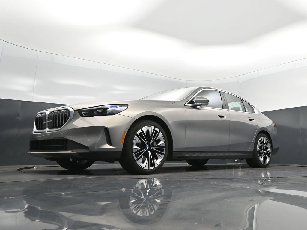 Certified 2026 BMW 530i RWD image 39