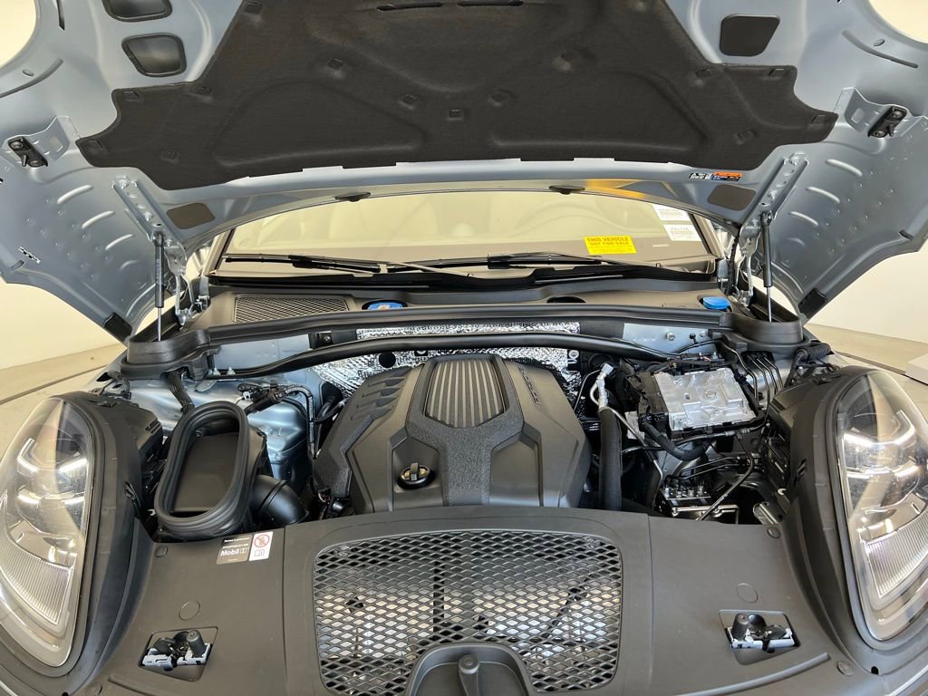 Used 2025 Porsche Macan image 26