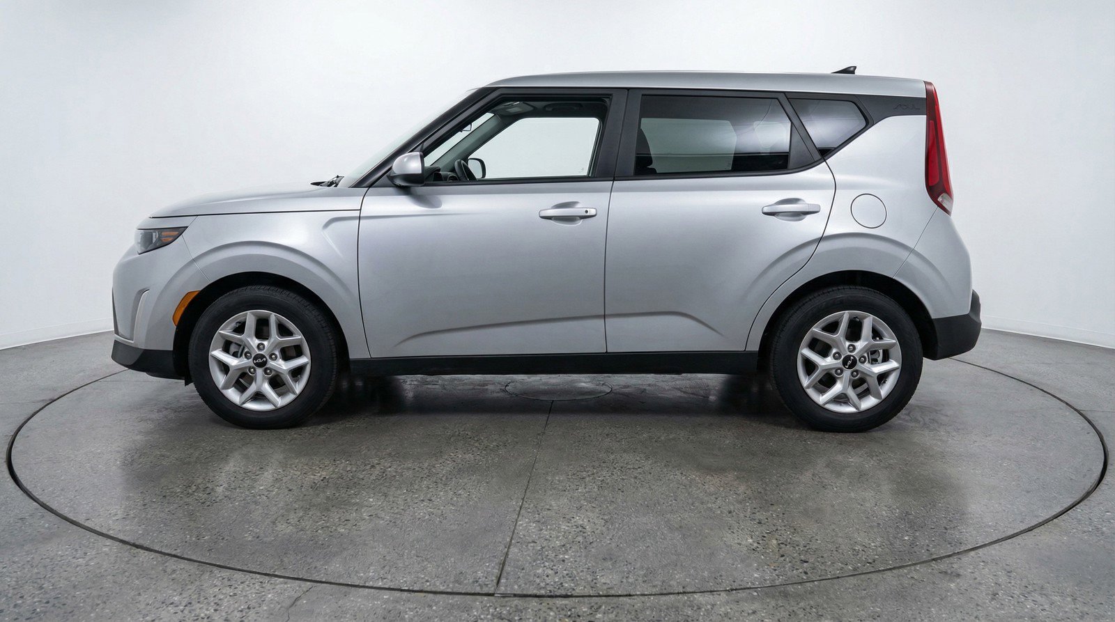 Used 2025 Kia Soul LX w/ LX Technology Package image 5
