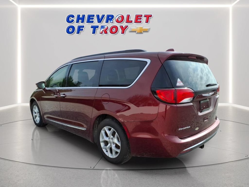 Used 2017 Chrysler Pacifica Touring-L w/ Tire & Wheel Group FWD image 7