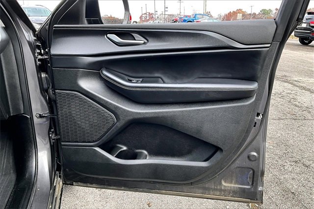 Used 2024 Jeep Grand Cherokee Laredo image 25