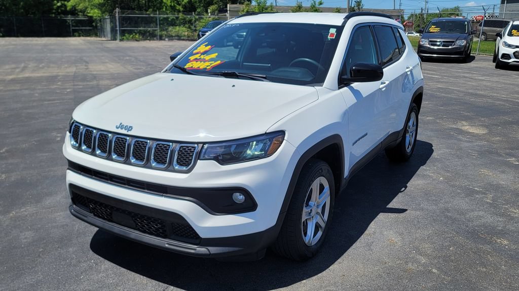 Used 2024 Jeep Compass Latitude AWD/4WD image 3