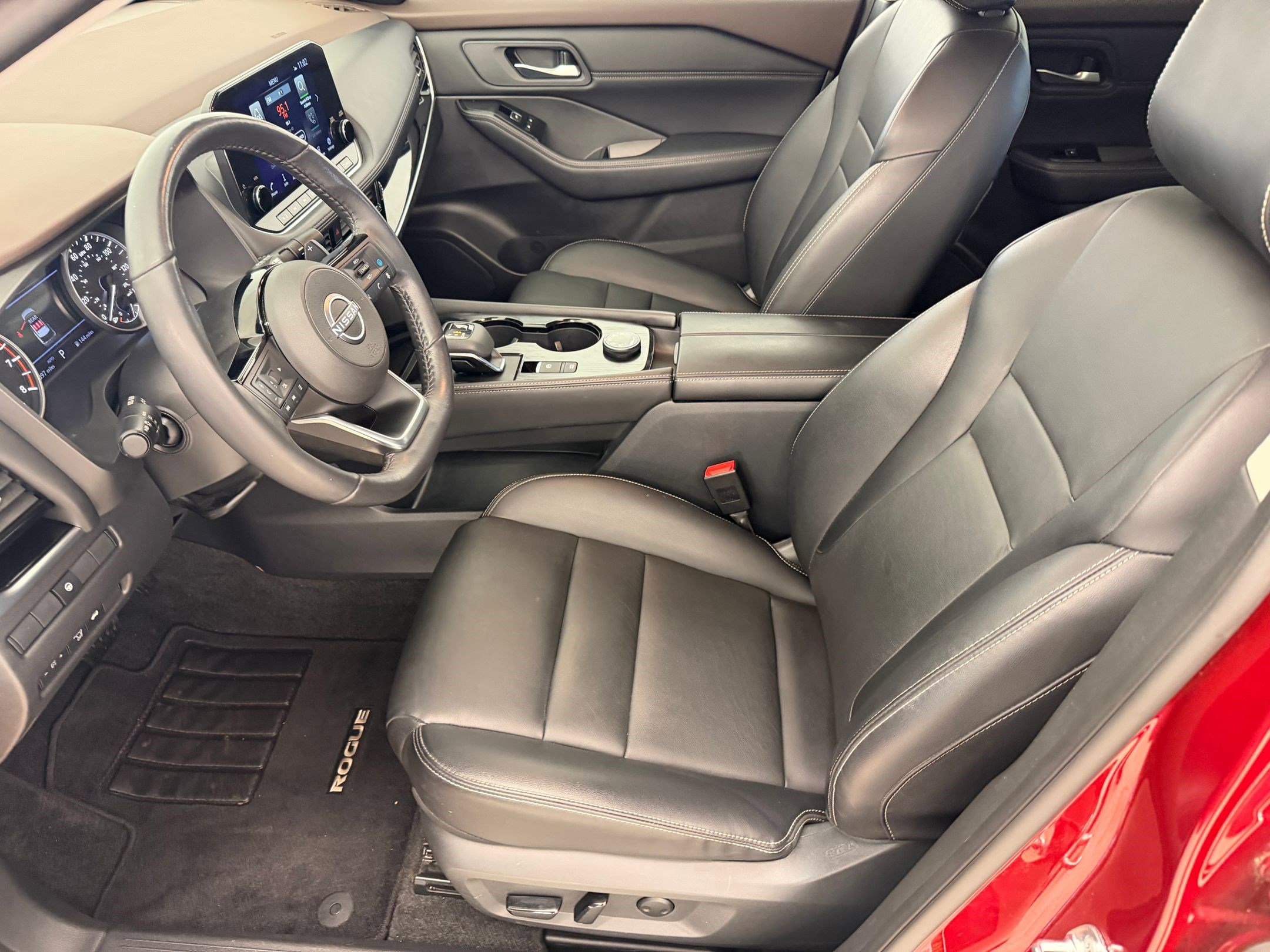 Used 2023 Nissan Rogue SL w/ SL Premium Package image 5
