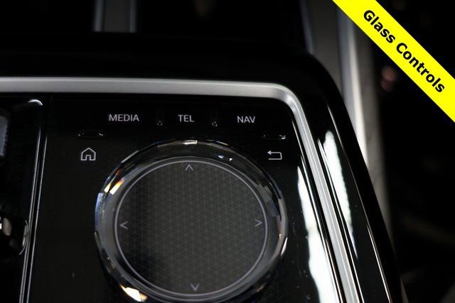 Used 2024 BMW 760i xDrive w/ Executive Package image 39