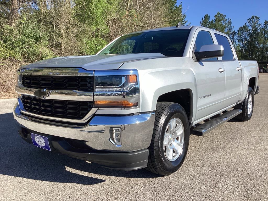 Used 2017 Chevrolet Silverado 1500 LT w/ LT Convenience Package image 3
