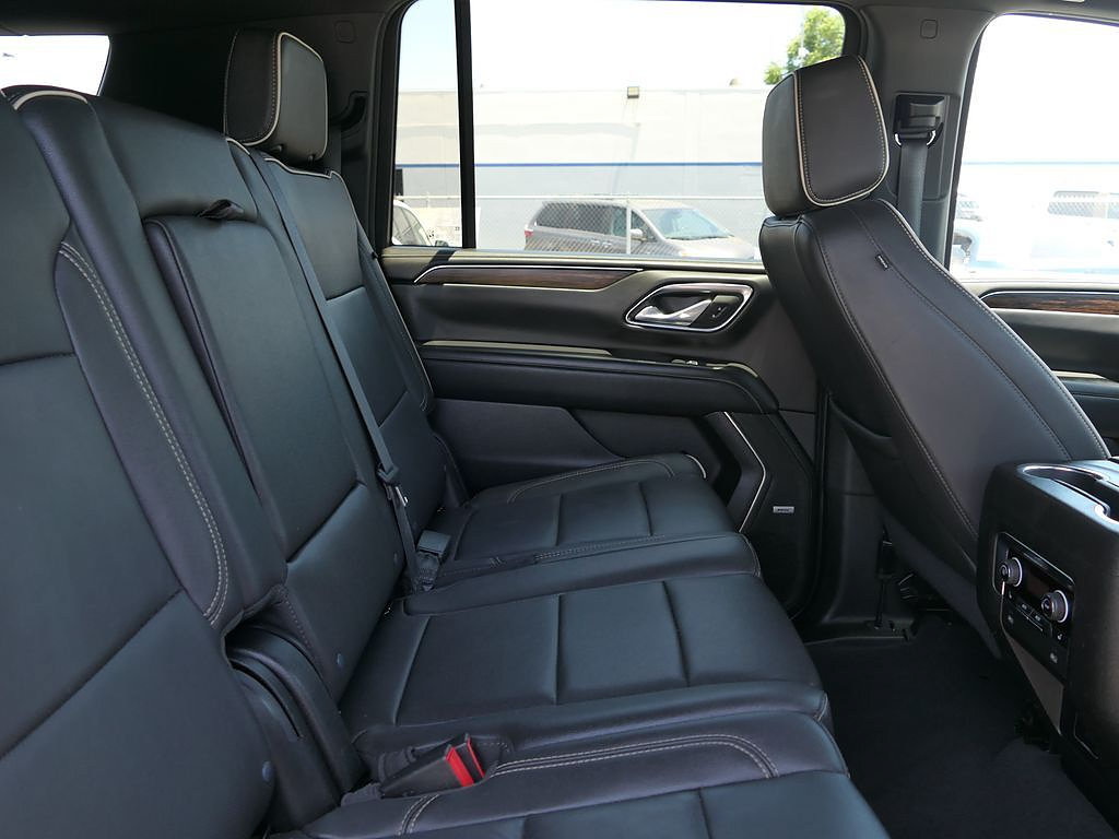 Used 2024 Chevrolet Suburban Premier RWD image 24