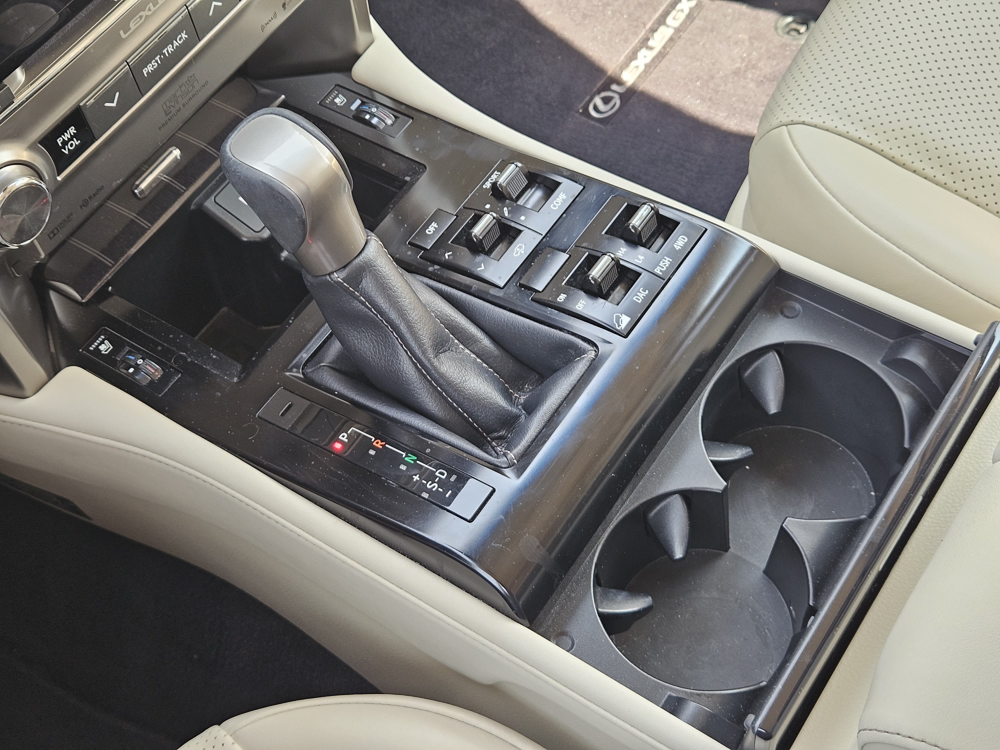 Used 2020 Lexus GX 460 Luxury w/ Accessory Package AWD/4WD image 20