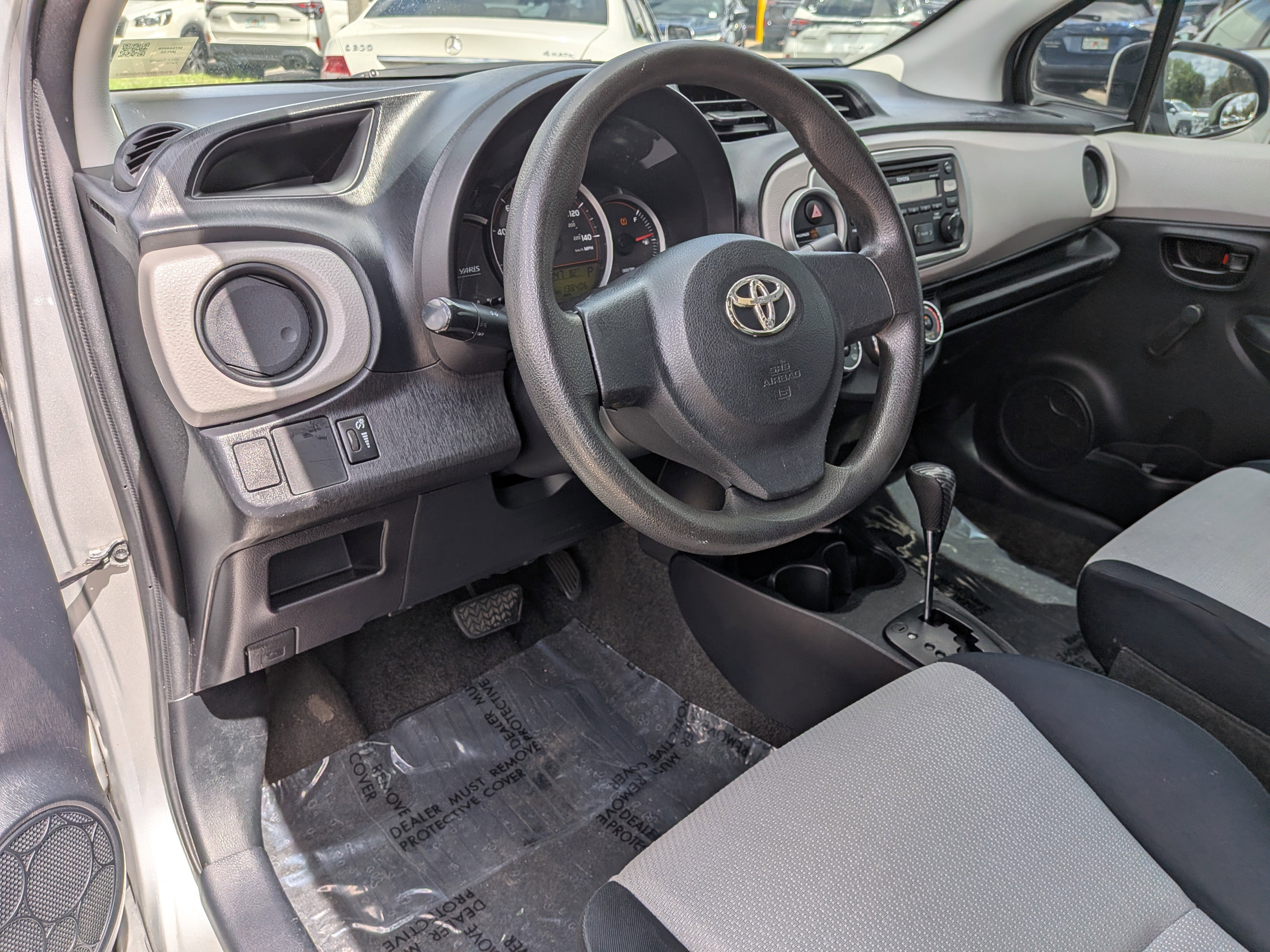 Used 2012 Toyota Yaris L image 16