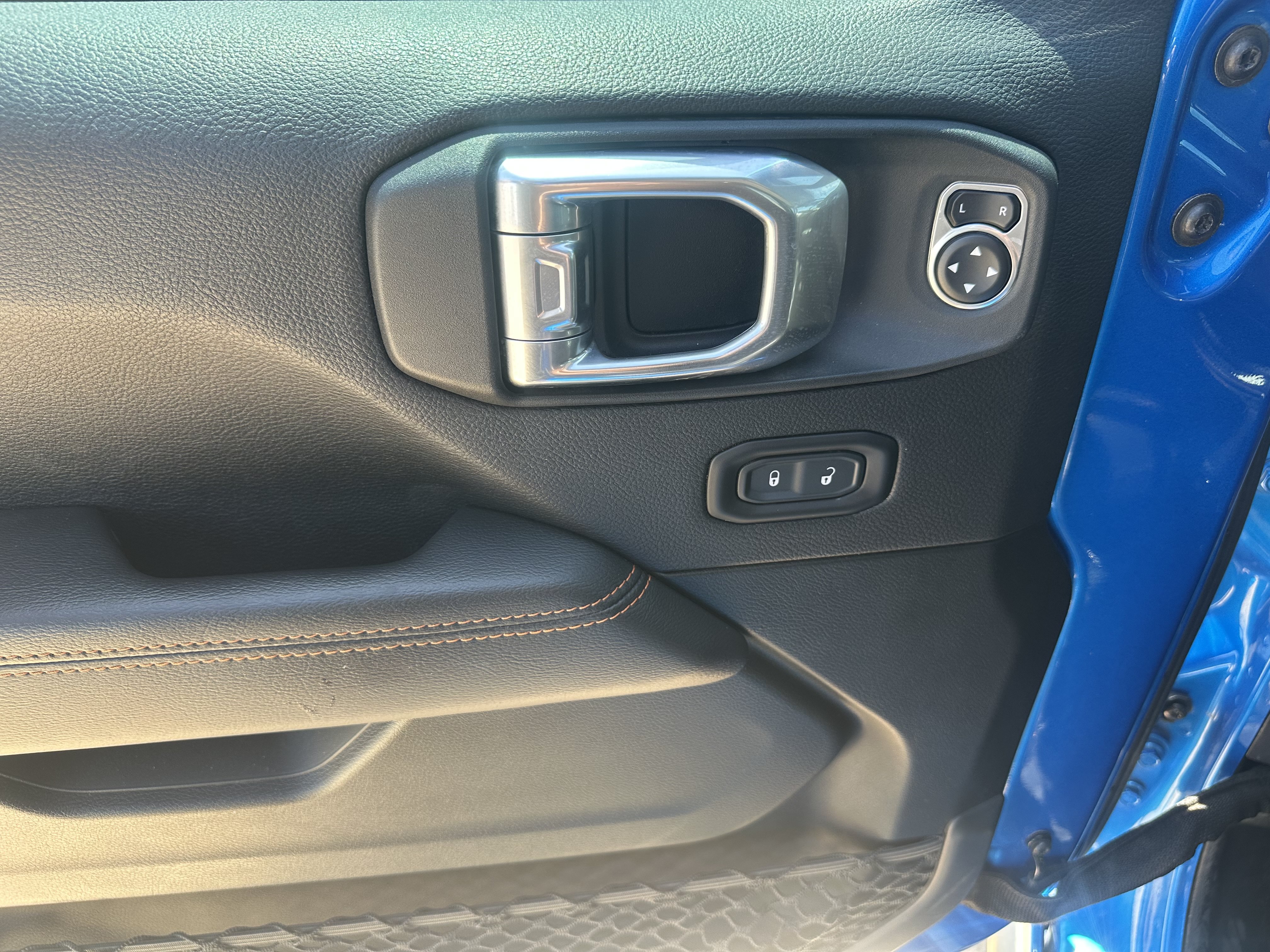Used 2021 Jeep Gladiator Mojave AWD/4WD image 11