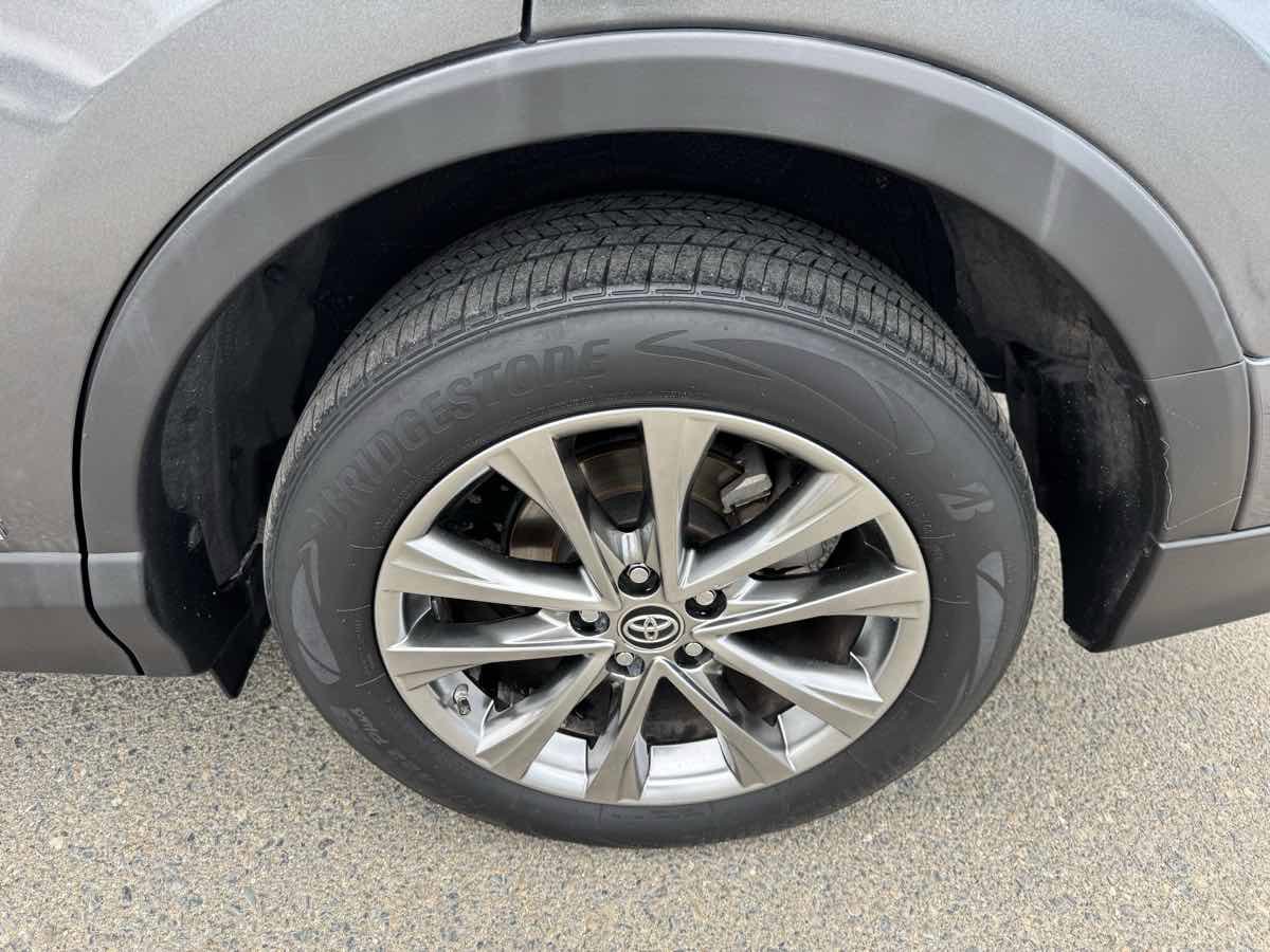 Used 2017 Toyota RAV4 Limited w/ Advanced Technology Package AWD/4WD image 39