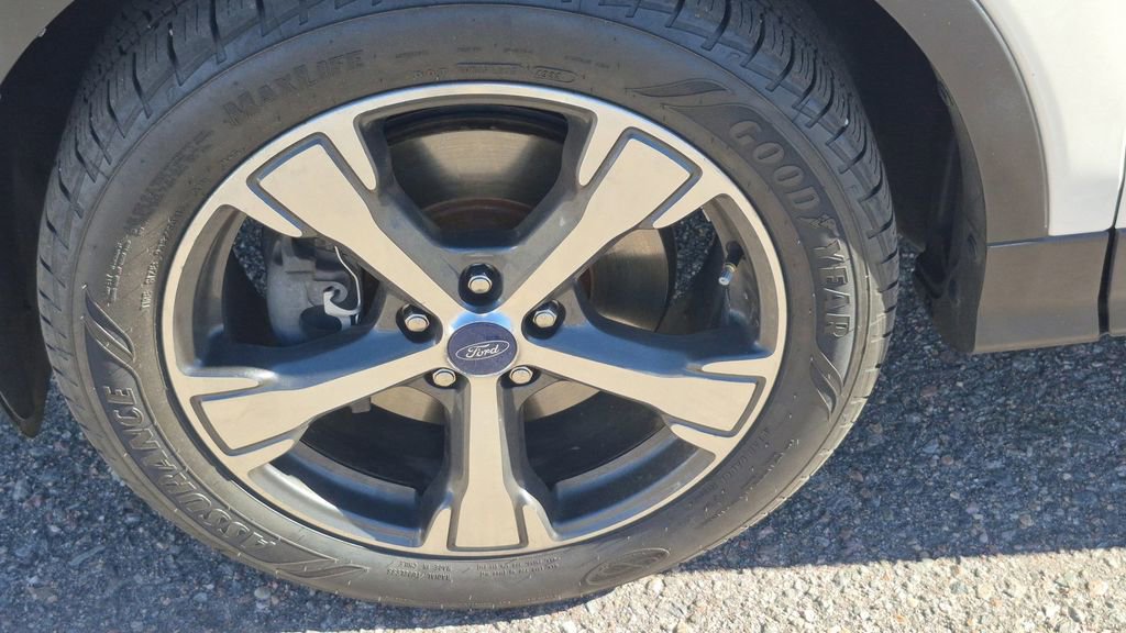 Used 2018 Ford Escape SEL image 19