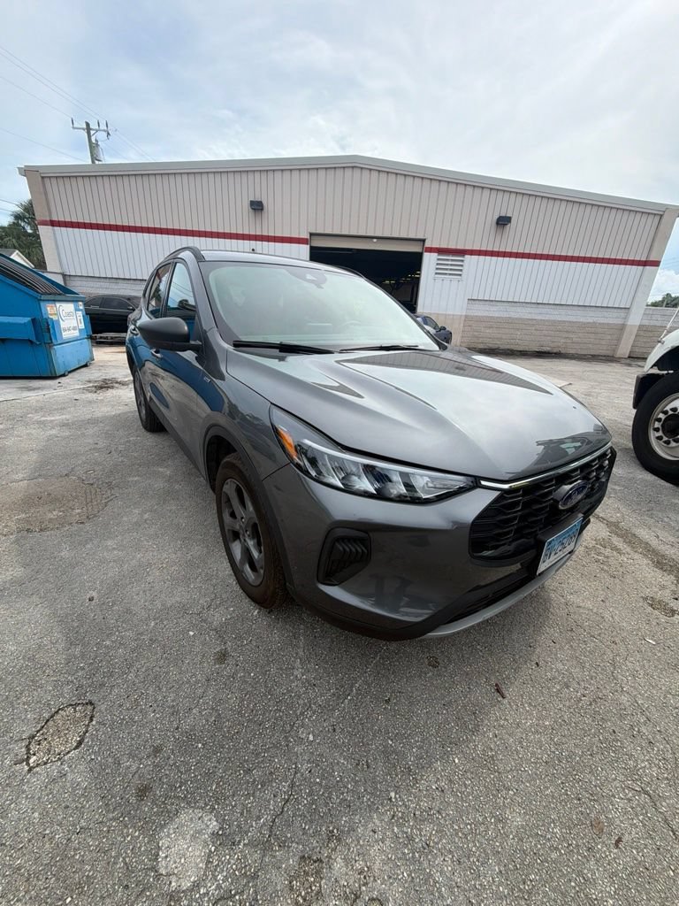 Used 2025 Ford Escape ST-Line AWD/4WD image 3