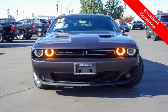 Used 2017 Dodge Challenger R/T image 3