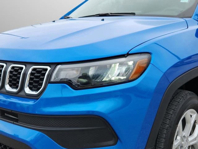 Used 2024 Jeep Compass Sport image 7