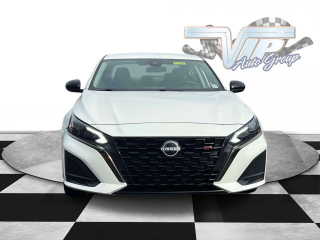 Used 2024 Nissan Altima 2.5 SR FWD image 2