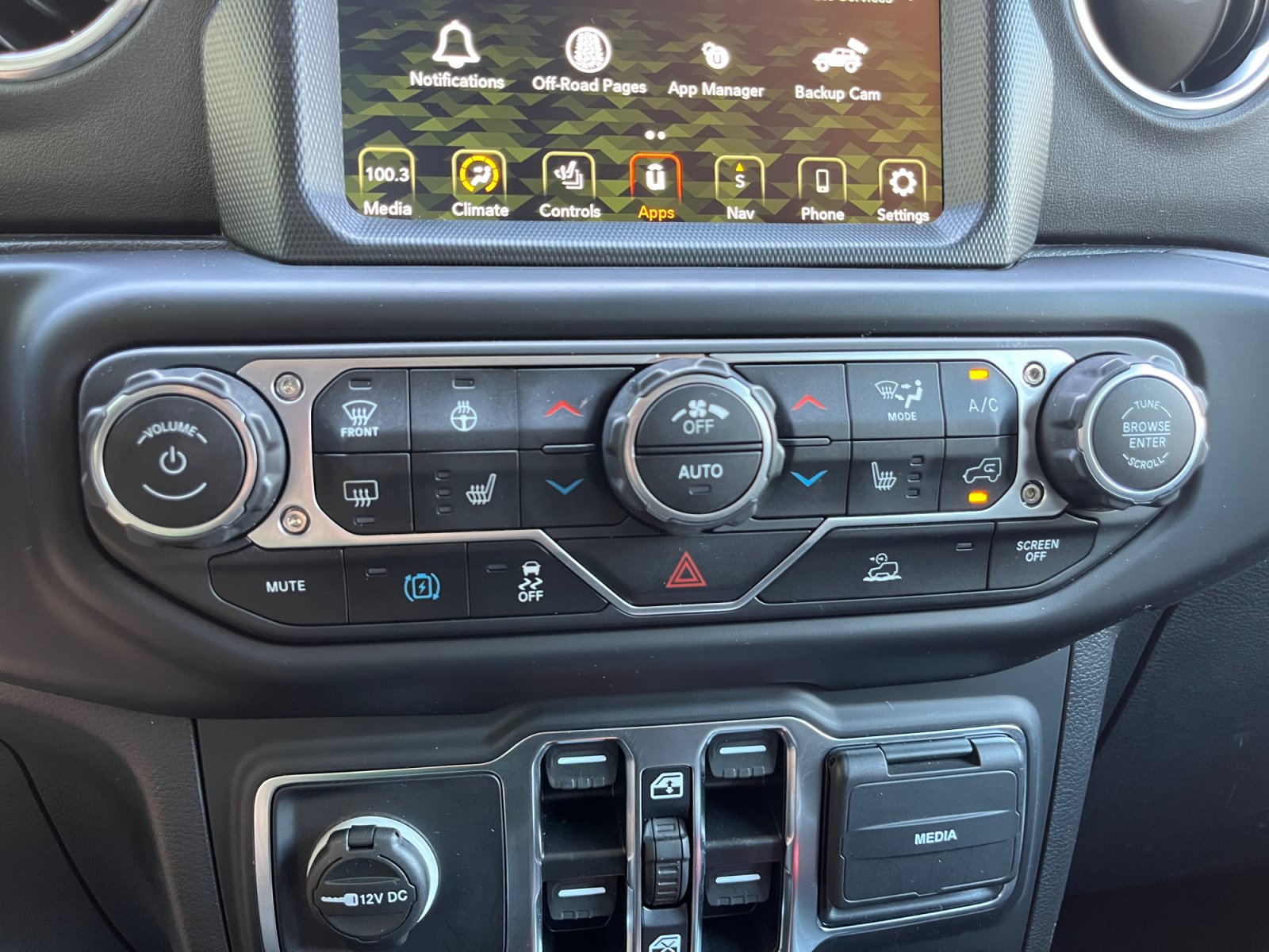 Used 2023 Jeep Wrangler Unlimited Sahara w/ Cold Weather Group AWD/4WD image 22