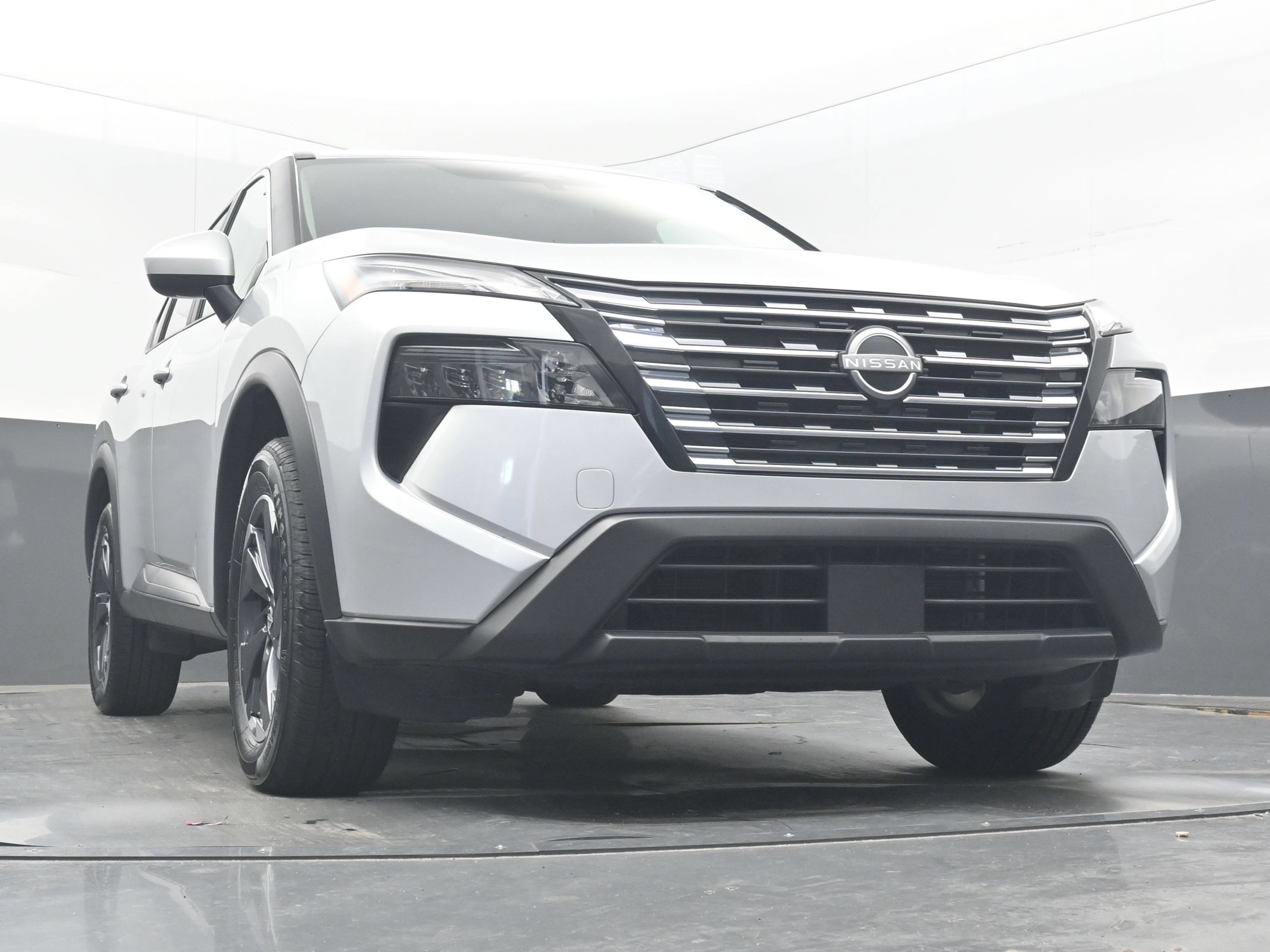 Used 2025 Nissan Rogue SV FWD image 28