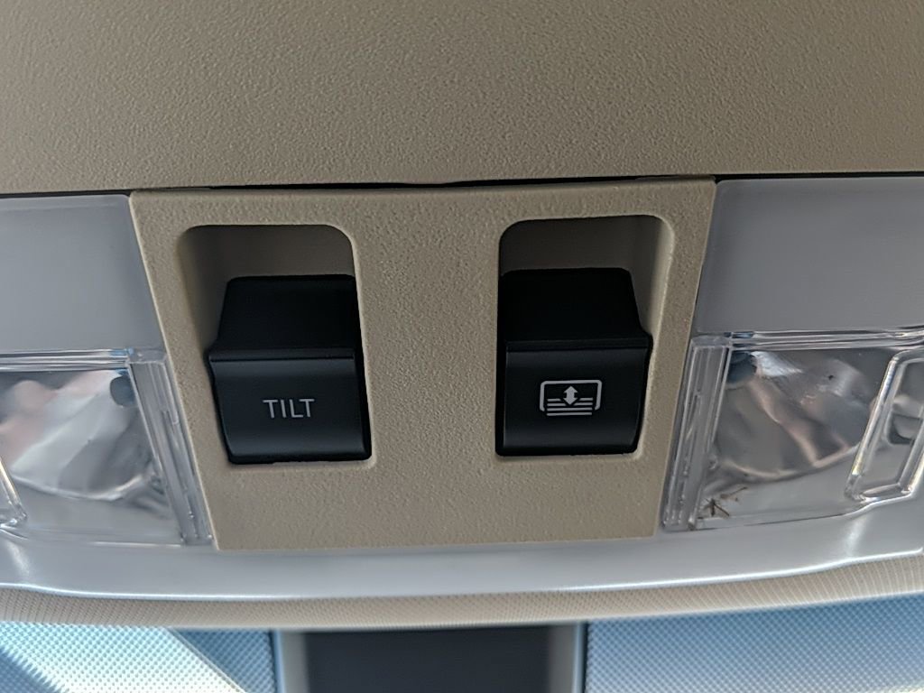 Used 2019 Lincoln MKT AWD image 30