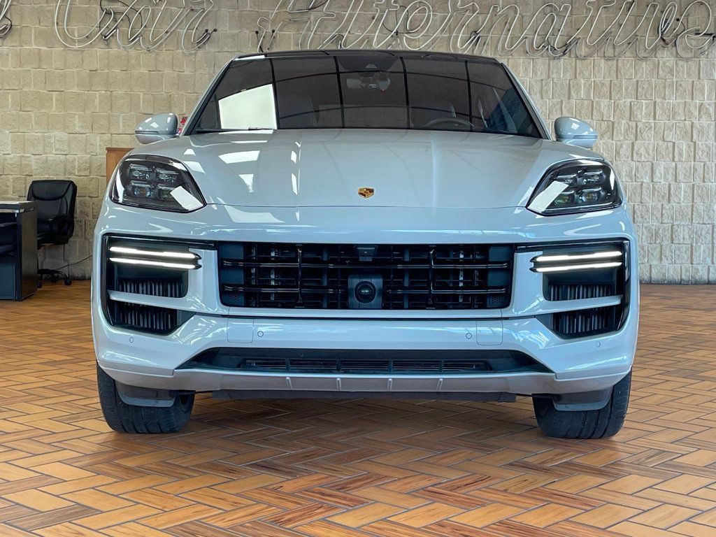 Used 2024 Porsche Cayenne Turbo AWD/4WD image 3