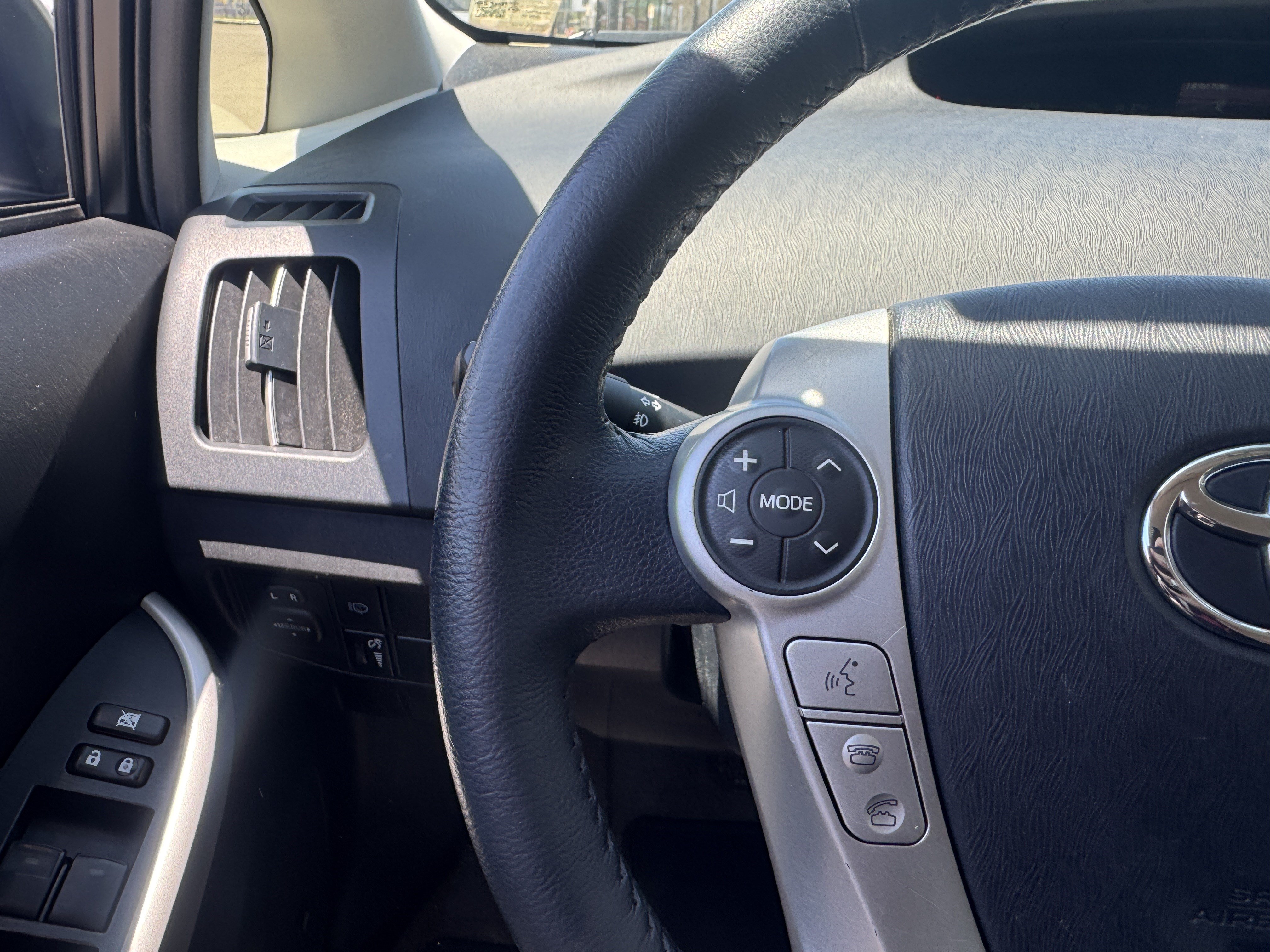 Used 2013 Toyota Prius Five FWD image 29